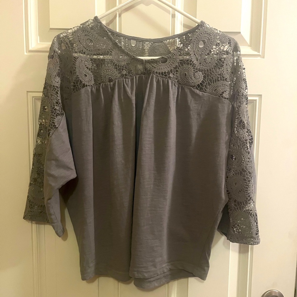 Cruel Women’s lace sleeve top.  Size medium.